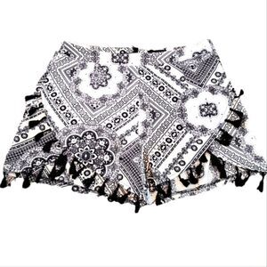 EC PRETTYLITTLETHING BOHO HIGH WAISTED SHORTS WITH TASSELS SZ. 10